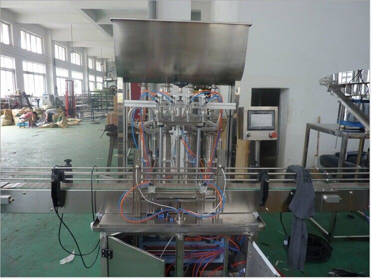 Automático 4/6 cabeça lubrificante garrafa de enchimento de óleo motor óleo de motor líquido plástico garrafa de vidro de enchimento e tampa máquina