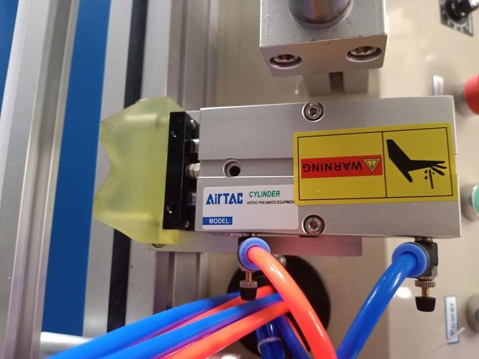 Máquina de fecho de garrafas semiautomática de aço inoxidável Tipo de escritório