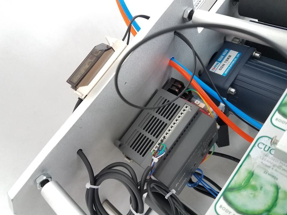 Adesivo de escritório Adesivo de escritório Semi-automático Etiqueta de garrafa aplicador Tipo pneumático