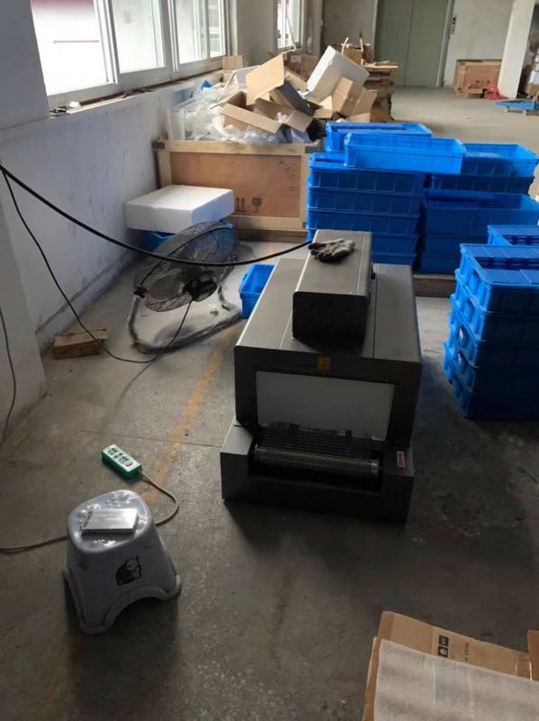 Venda Quente Pequena Película de Plástico Túnel de Calor Redução Corte Máquina de Embalagem para garrafa / caixa Fácil de operar