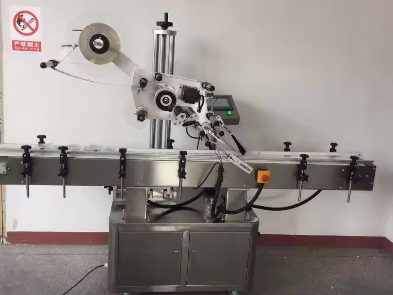 Rotuladora plana semiautomática de alta eficiência para sachês e caixas com estampagem a quente, Máquina manual de rotulagem de sacos