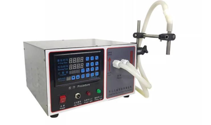 Máquina de enchimento de líquido de pequeno porte semiautomática de aço inoxidável 304 para sumo, mel, óleo, água com refrigerante 17L/min